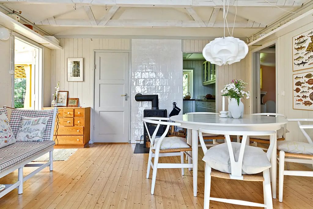 Sommerhus i Kåröd – nænsom opdatering af eksisterende hus