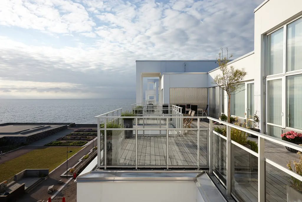 Bebyggelse med udsigt over Øresund – Paustian Arkitekt