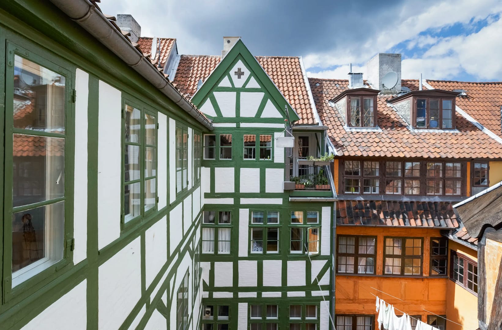 Historisk renovering med fokus på materialer og proportioner ved Gråbrødretorv